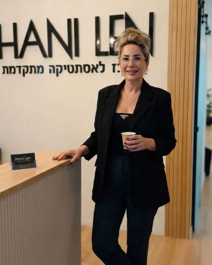 مؤسِّسة المركز داخل العيادة
